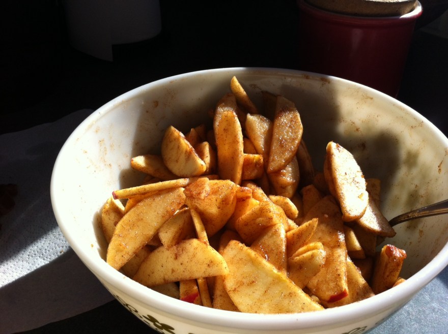 Thinly slice your apples Combine the sugars, allspice, nutmeg and cinnamon in a small bowl and mix well.  Sprinkle about 3/4 of the mixture over to apples and toss to coat. 